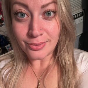 Meet your Posher, Clair